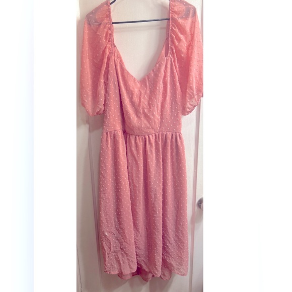 Plus Swiss Dot Sweetheart Neck Puff Sleeve Tie Back Dress - Picture 3 of 5